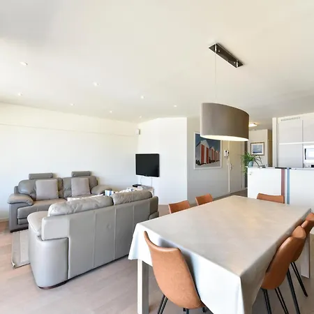 Modern With Stunning Views * クノック・ヘイスト